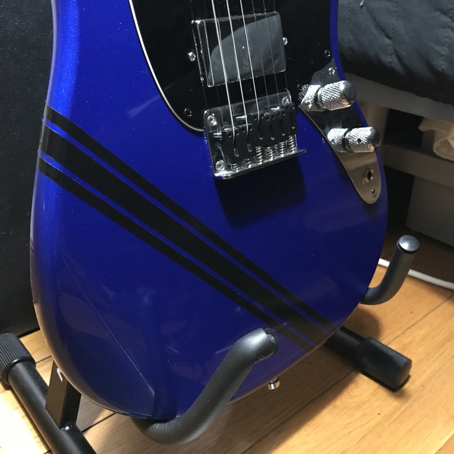 Squier Bullet Mustang - final touch: a racing stripe